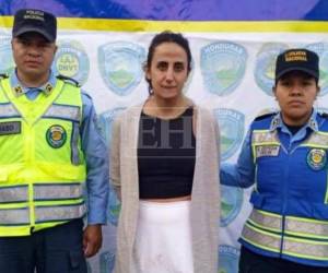 Darwin Hernández, jefe del Sistema de Investigación de Accidentes de Tránsito, explicó que la rastra contra la que se estrelló el carro en el que viajaba Brayan Torres tuvo que estacionarse porque dos de sus neumáticos explotaron. El accidente ocurrió en el anillo periférico el pasado lunes 27 de abril.