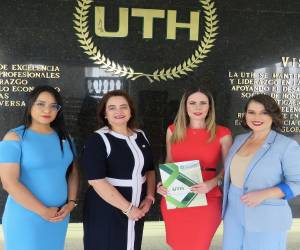 Ejecutivas de UTH junto a la reconocida comunicadora social Evangelina Barquero.
