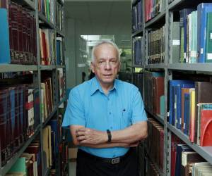 Julio Escoto es uno de los escritores que han construido las bases de nuestra literatura hondureña.