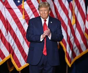 Trump da así un paso más hacia un probable duelo con el presidente demócrata saliente Joe Biden.