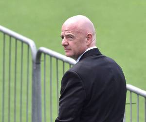 El presidente de la FIFA estuvo presente en el funeral de “O Rei” en Brasil.