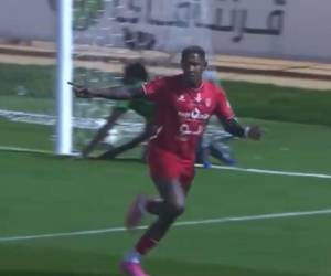 Rommel Quioto y su primer gol con Al-Arabi SC