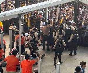 A pocos días del inicio del Mundial de Clubes, el Gobierno estadounidense ha desplegado un arsenal de restricciones migratorias y refuerzos de seguridad.