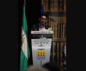 El hondureño Martín Cálix, ganador del premio en 2015, ofreciendo una ponencia en el encuentro.