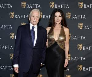 Michael Douglas y Catherine Zeta-Jones asisten al BAFTA Annual Burns Bash en el Fairmont Miramar Hotel and Bungalows.
