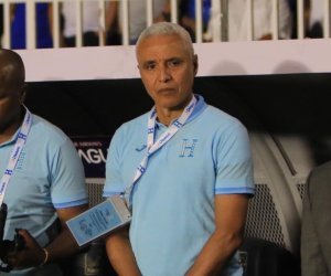 Alexis Mendoza es el número dos de la Selección de Honduras, asistiendo al técnico Reinaldo Rueda junto a Bernardo Redil.
