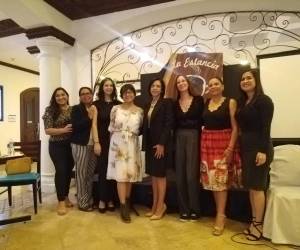 Las asistentes al evento se mostraron felices por la actividad.