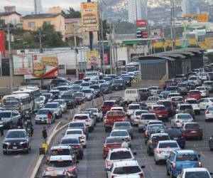 Intervenciones en el Anillo Periférico y principales bulevares buscan reducir congestionamientos en horas pico.