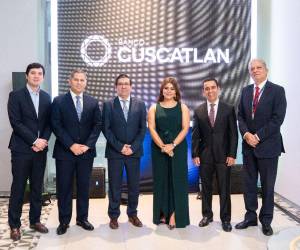 Carlos Fortín, Coordinador de Tesorería Banco CUSCATLAN, Mauricio Barrientos, Gerente Banca de Personas y PYME Banco CUSCATLAN, Edgar Gutiérrez, Gerente General Bolsa Centroamericana de Valores, Gabriela Ramírez, Gerente Finanzas y Administración Banco CUSCATLAN, Eurípides Calix, Gerente General Banco CUSCATLAN, y Edgar Maradiaga, Gerente General Fomento Financiero.