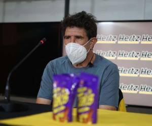 El técnico del Victoria criticó las decisiones del cuerpo arbitral, señalando que estas influyeron en el resultado.