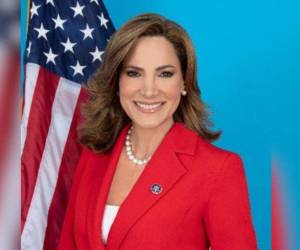 La congresista de Estados Unidos por el Partido Republicano, María Elvira Salazar se mostró en contra de la llegada de los médicos cubanos a Honduras.