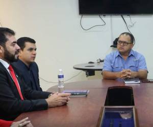 El ministro de Seguridad, Gustavo Sánchez, rindió cuentas a los comisionados del IAIP porque no ha sido transparente con los procesos de compras de esa institución.