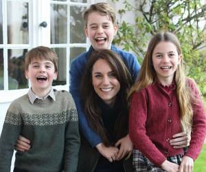 Las agencias de fotografía habían ordenado avisos de “eliminación de fotografías” sobre la imagen compartida en la cuenta oficial de Instagram del Príncipe y la Princesa de Gales el domingo.