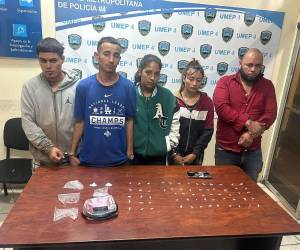 En posesión de drogas y la llave del vehículo en que se transportaban los jóvenes, fueron capturados los supuestos pandilleros.