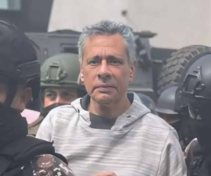 La policía de Ecuador detuvo al exvicepresidente Jorge Glas, el pasado irrumpió el viernes por la noche en la embajada de México en Quito.