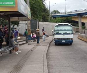 En el suelo quedaron al menos cinco casquillos de arma.