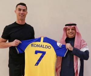 Cristiano Ronaldo firmó un contrato multimillonario con el Al Nassr.