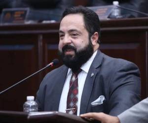 El Decreto 48‑2025, publicado por Luis Redondo, reconoce legalmente a la CICIH y le otorga funciones como querellante autónomo, pero su validez es cuestionable porque no contó con la aprobación del pleno del Congreso ni con un convenio formal con la ONU, lo que limita su operatividad.