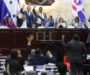 Gobierno garantiza ajuste salarial a docentes con incremento al presupuesto educativo.