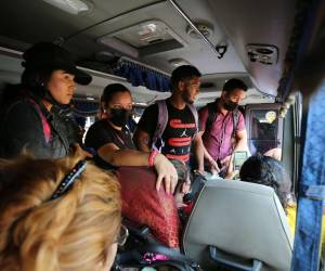 En el Distrito Central no se cumplen los reglamentos de tránsito ni la Ley del IHTT que establece que llevar pasajeros parados es una falta grave que puede incurrir en multas de hasta 3,500 lempiras.