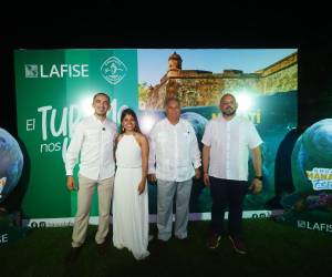 Autoridades y representantes del sector turístico junto a Tania Lozano, ejecutiva de Banco LAFISE participaron en la primera edición de Manatí Fest Omoa.