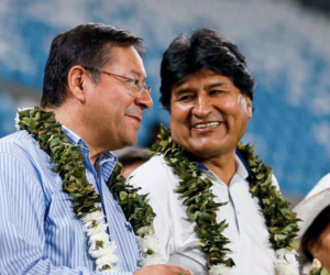 El presidente y el expresidente de Bolivia, Luis Arce (I) y Evo Morales (D), durante un acto el 5 de julio de 2023 en Chimore.