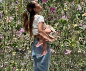 En lo más posible que puedan los padres de Índigo no quieren dejar desapercibida la presencia de su hija en su cuenta de Instagram, pero siempre evitar mostrarla de manera frontal.