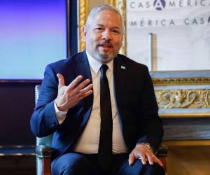 El canciller Enrique Reina es uno de los primeros funcionarios en pronuciarse sobre la masacre en PNFAS.