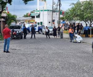 El cuerpo del abogado quedó a escasos centímetros de la acera.