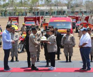 El gobierno entregó 55 ambulancias que serán distribuídas a las diferentes estaciones a nivel nacional.