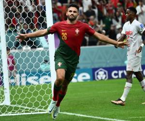 Goncalo Ramos anotó 3 goles en la victoria de Portugal que los clasificó a cuartos de final.