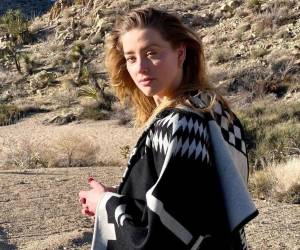 Bajo el resplandor turquesa del Mediterráneo, Amber Heard presenta su más reciente proyecto cinematográfico, “n the Fire, un intrigante filme que desafía los límites del amor y la psicología.
