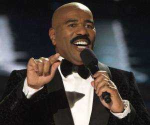 El famoso comediante será reemplazado por una mujer como maestra de ceremonia del concurso.