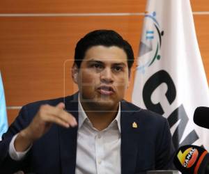 Un juez programó una audiencia de conciliación y ordenó la comparecencia de Marlon Ochoa en Honduras, luego de una querella presentada por Cossette López.