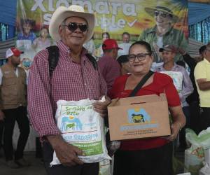 Productores de Juticalpa, Olancho, reciben insumos y equipos del Bono Tecnológico Productivo.