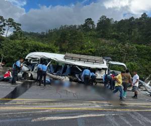 Al menos siete policías murieron y otros 10 resultaron heridos tras el choque de una unidad policial contra una rastra en Comayagua.