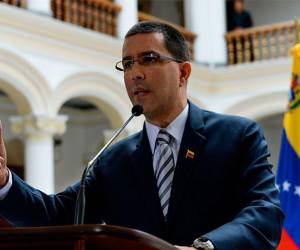 Arreaza fue un hombre de confianza de Nicolás Maduro siendo su vicepresidente, canciller y teniendo otros cargos en el gabinete de gobierno.