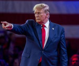 También casi se duplicó la media de personas que permanecen en centros de detención de ICE a cerca de 70.000, frente a las 39.000 que había al inicio de la Administración, añadió Chishti.