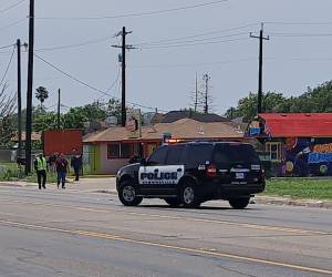 Siete personas murieron y al menos otras cuatro fueron llevadas al hospital con heridas.