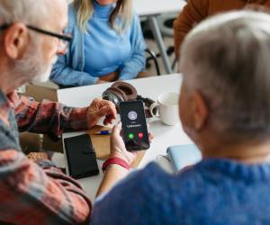 Durante las fechas festivas, es clave mantenerse alerta ante situaciones inusuales y evitar compartir información personal a través de medios digitales.