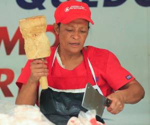 Ferrufino se quejó de lo bastante dañadas y bien bajas que están las ventas de pollo por todo lo que está ocurriendo en la política, con las elecciones generales.