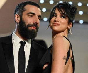 Dua Lipa junto a su nuevo novio en la alfombra roja de Cannes