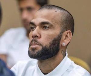 Dani Alves queda el libertad, pero no podrá salir de España y comparecer semanalmente ante el tribunal.