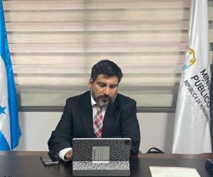 El fiscal general interino, Johel Zelaya, logró ingresar a la sede principal del Ministerio Público y ya se encuentra iniciando labores en la Fiscalía.
