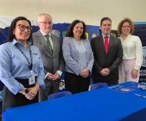 El acuerdo amplía la oferta académica e impulsa el aprendizaje del idioma francés con respaldo diplomático.