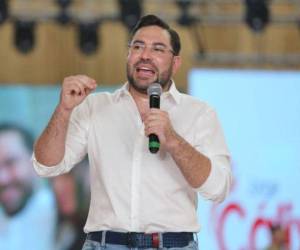 Cálix se comprometió a cumplir y promover los objetivos del partido y su programa de acción política.