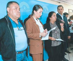 En reunión de bancadas, los titulares de las cúpulas políticas determinarán si asistirán o no a la reunión convocada por Redondo, las cuales fueron agendadas a horarios alternos y por separado con cada miembros de las fuerzas políticas del Congreso Nacional.