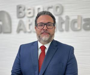 <i>Julio Figueroa, vicepresidente de Banca de Personas del Banco Atlántida, comparte conocimiento clave sobre el papel transformador de las remesas en la economía hondureña. </i>
