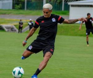 Tras estar entrenando con el plantel melenudo, Olimpia anunció la incorporación de Andy Najar por un año.