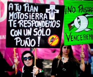 Manifestación se convirtió en un repudio al plan del electo presidente argentino, Javier Milei.